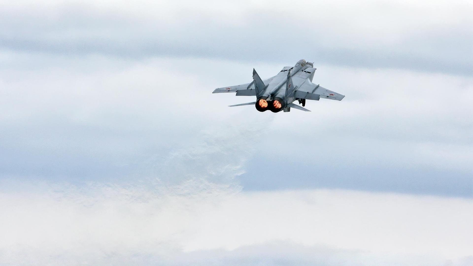 不怪老师不怪学校,人民日报告诉你孩子差距真正原因,有些家长自己孩子不好怪老师