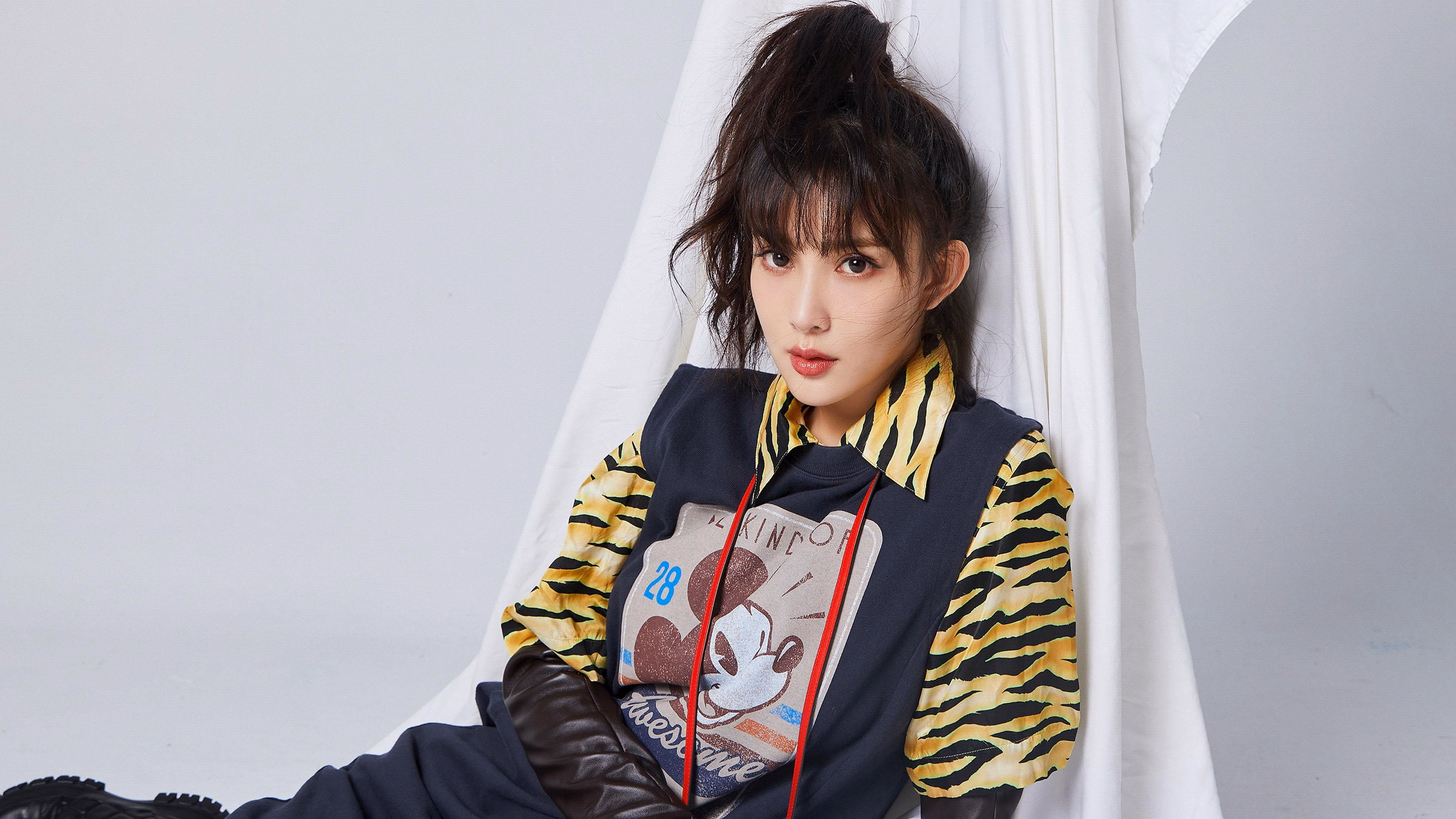 中国篮球赛事直播内容在中小学体育教学中的融合应用案例，体育篮球比赛视频